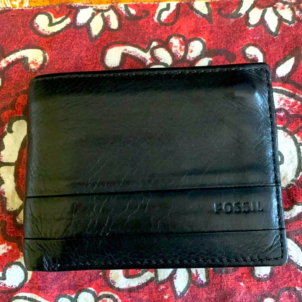 Fossil Man’s Wallet